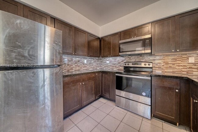 Building Photo - 12220 NE Miami Pl