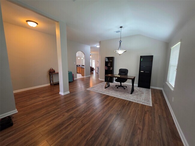 Building Photo - 2108 Goldfinch Ln