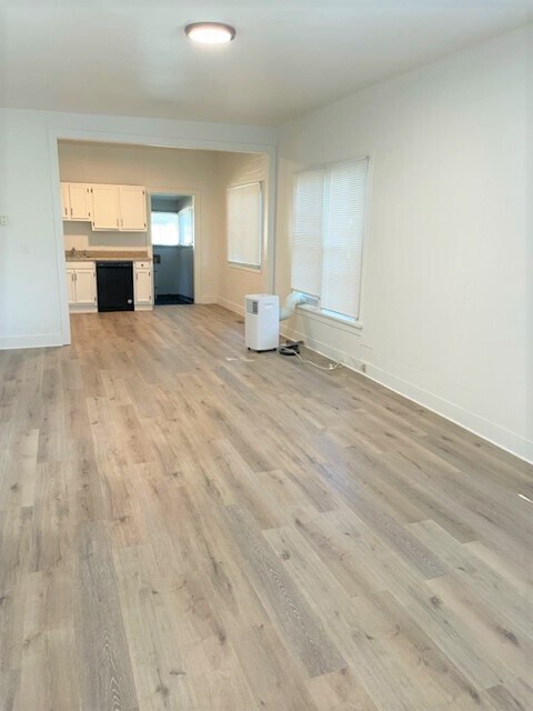 Foto del edificio - 327 Howard Ave