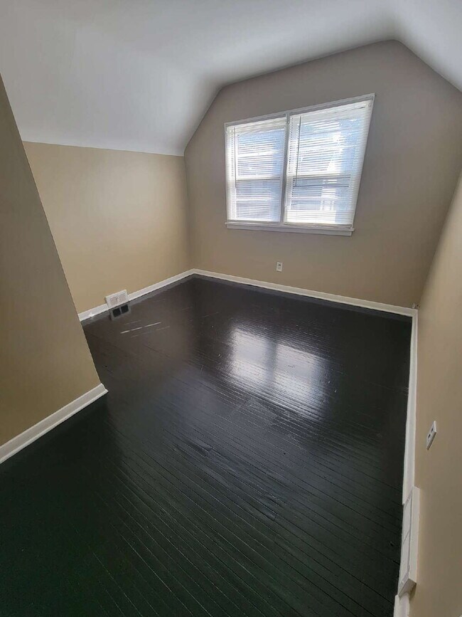Foto del edificio - Spacious Updated One-Bedroom Apartment – R...