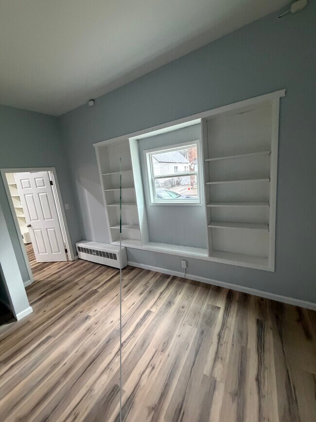 Dormitorio 1 - 5201 Hunter Ave