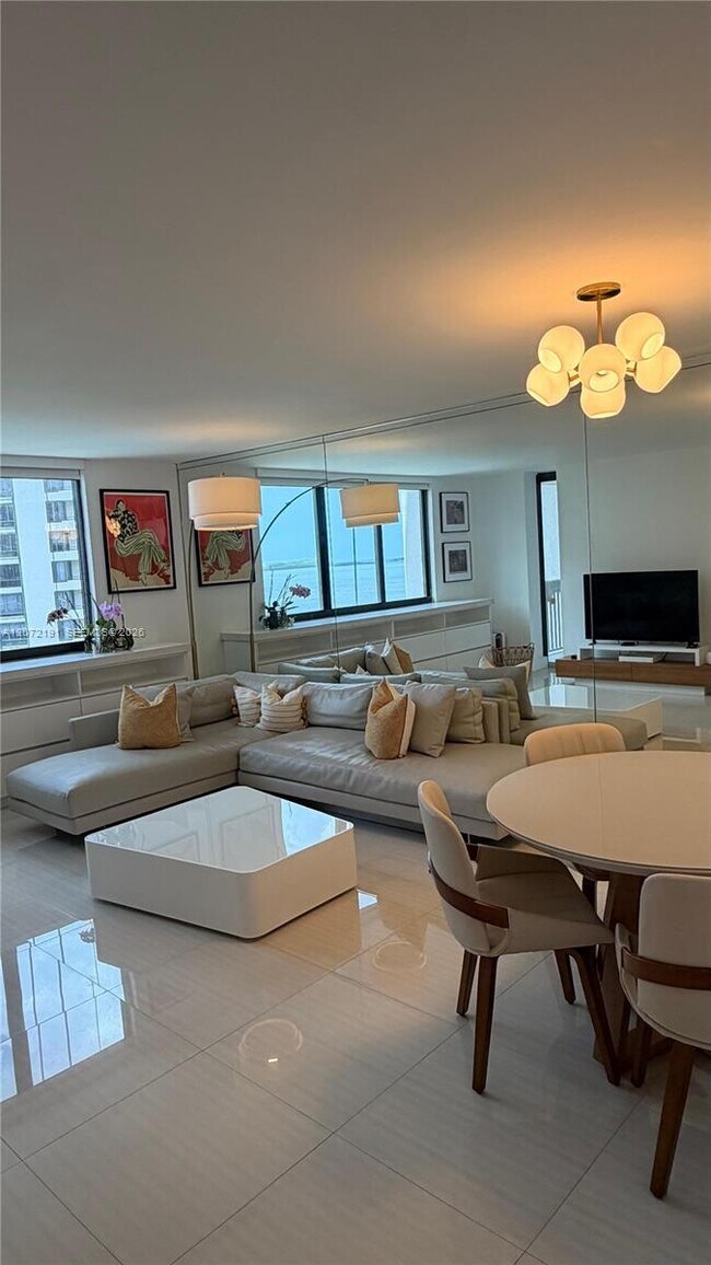 Foto del edificio - 540 Brickell Key Dr