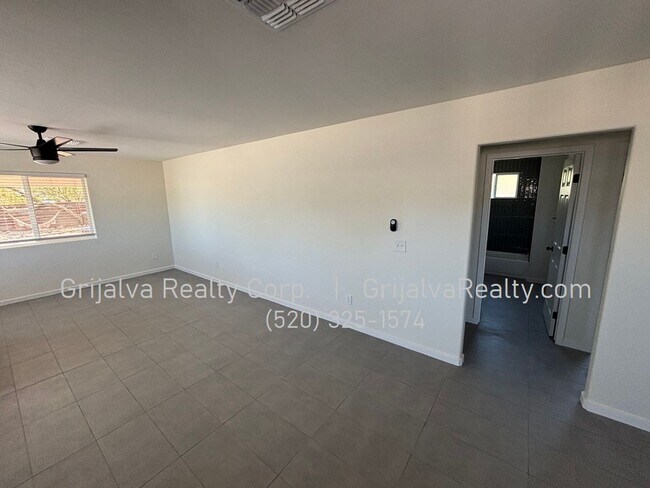 Building Photo - 2926 N Winstel Blvd