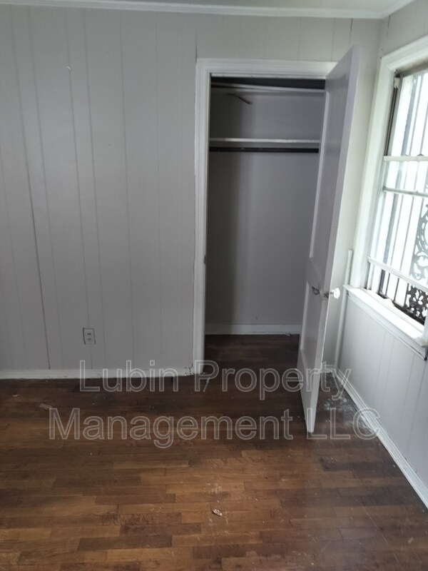 Building Photo - 1609 Oakwood St