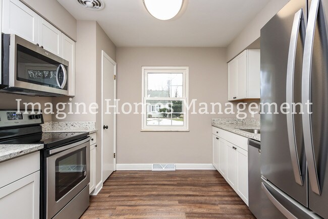 Building Photo - 1730 Southbend Dr