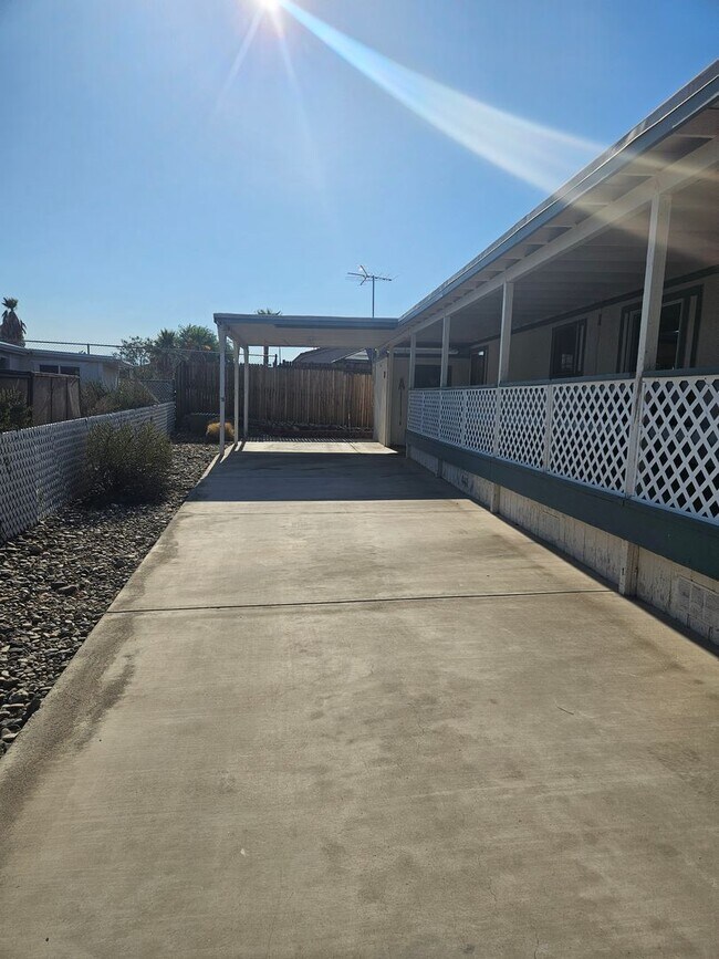 Building Photo - 2 bed/2 bath Manufactured Home in Desirabl...