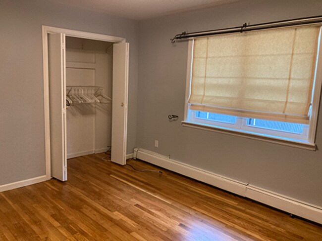 Building Photo - 205 Terhune Ave