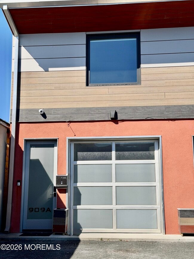 Building Photo - 909 Asbury Ave