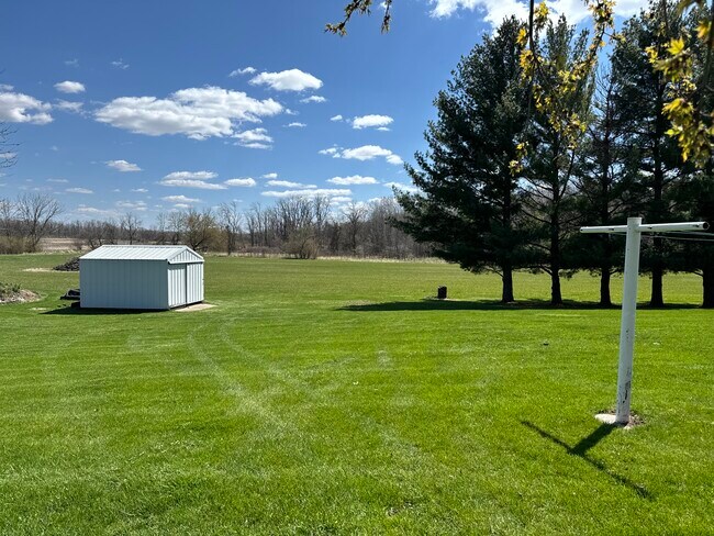 Terreno privado de 1 acre con cobertizo. - W2038 County Road WH