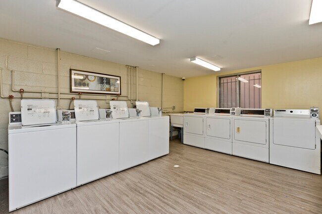 Building Photo - Kenmore Manor Apartments