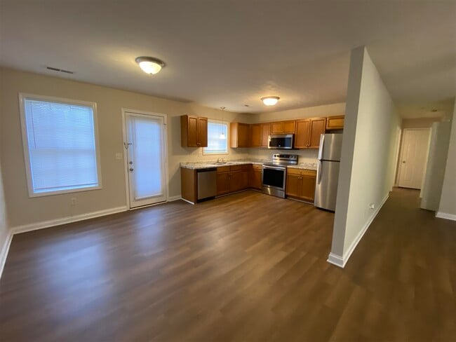 Building Photo - 4642 Woodstone Dr