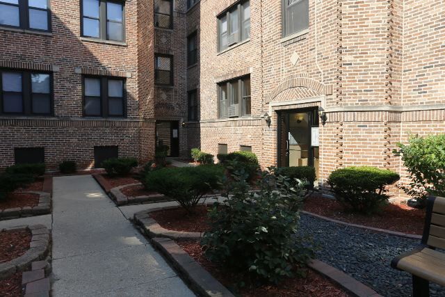 Primary Photo - 3727.5 N Pine Grove Ave