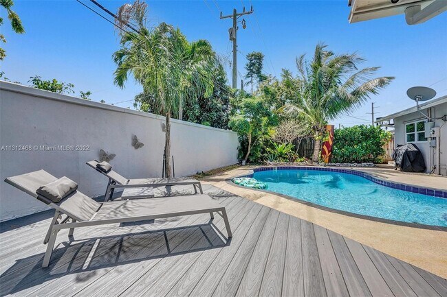 5730 NE 18th Ave - 4