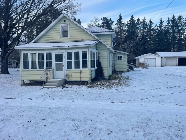 Building Photo - 536 Mill St