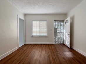 Building Photo - 1162 N Loma Vista Dr