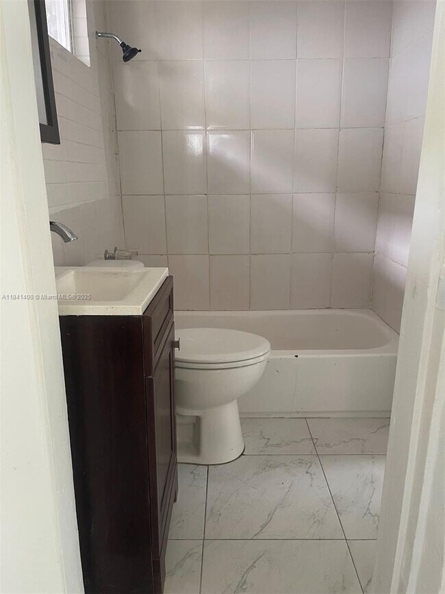 Foto del edificio - 4015 SW 19th St
