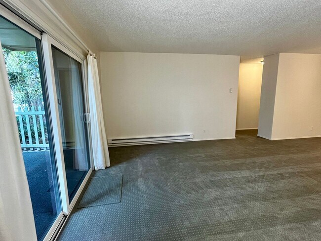Foto del edificio - Available Now, Spacious One Level Bainbrid...