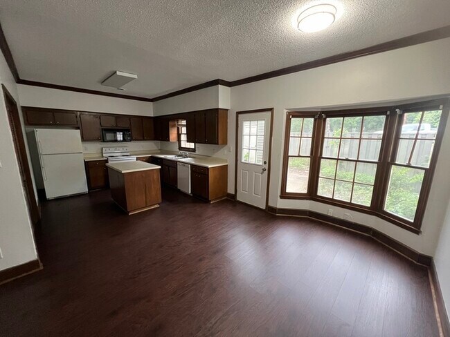 Foto del edificio - 206 Woodburn Club Ln