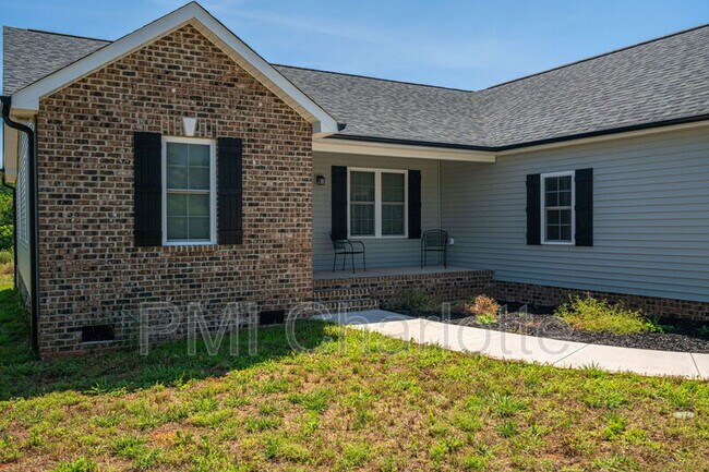 Foto del edificio - 2128 Chatfield Rd