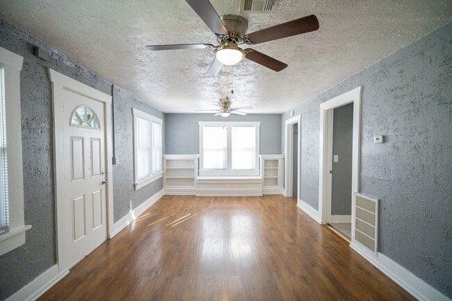 Building Photo - Beautiful 2 Bed 1 bath Home in OKC!
