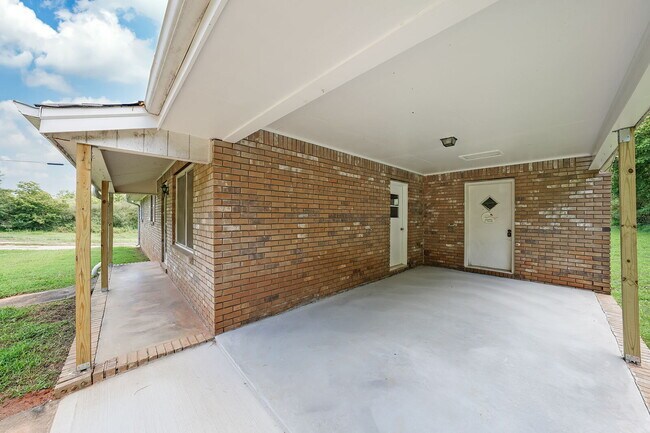Foto del edificio - 3/1 Ranch home on 4 Acres close to shopping and dining in Canton!