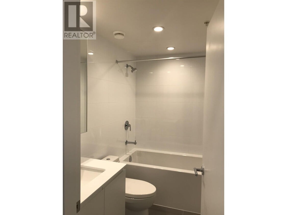 Building Photo - 3833-3833 Evergreen Pl