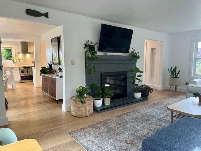 Building Photo - Gorgeous Blue Ridge Home Available for Rent