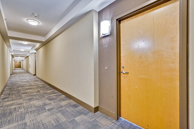 Foto del edificio - Large 2BR/2BA Condo with Spacious Balcony ...