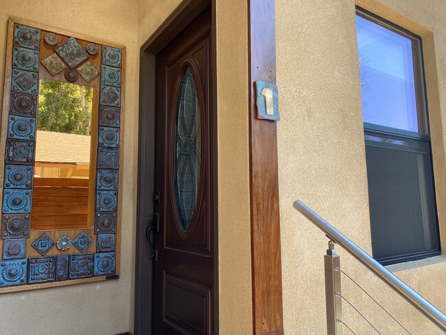 Foto del edificio - 715 Everett Ave
