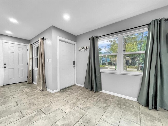 Building Photo - 6809 S Himes Ave