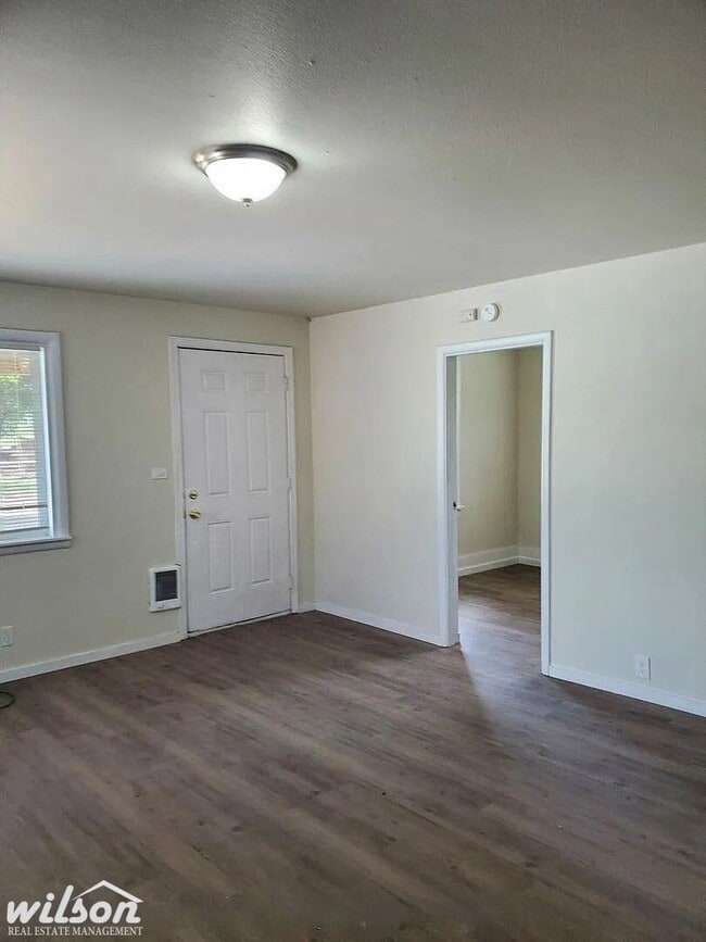 Building Photo - 550 A St