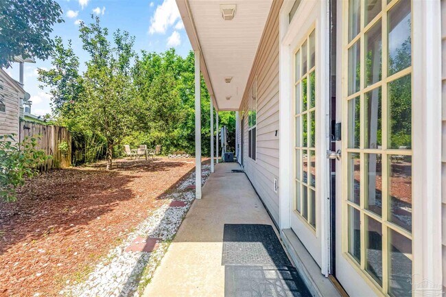 Building Photo - 13 Chatelaine Cir SE