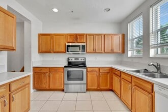 Building Photo - 770 Millbrae Ct