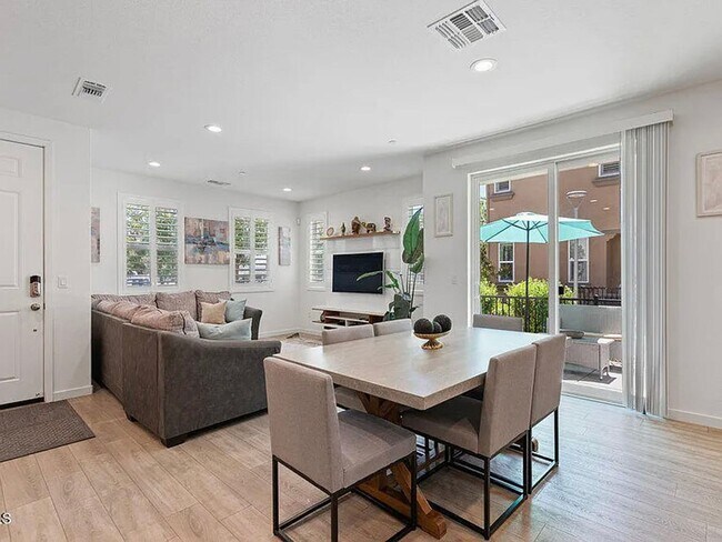 Foto del edificio - COMING SOON! 3/2.5 in Morgan Hill