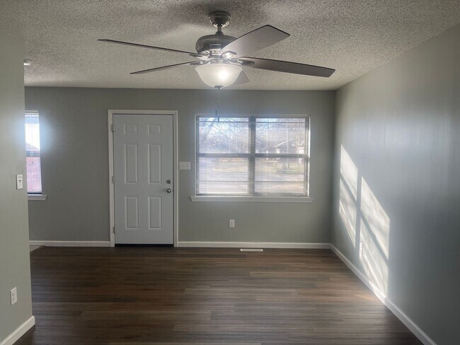 Building Photo - Remodeled All Brick 2 bed 2 bath 1 car gar...