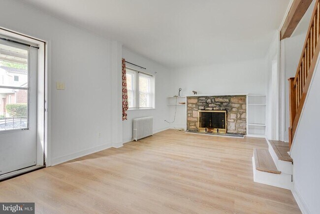 Foto del edificio - 429 Manor Ave