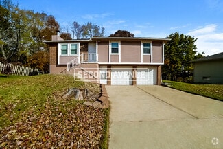 Building Photo - 701 SE Redwood Ln