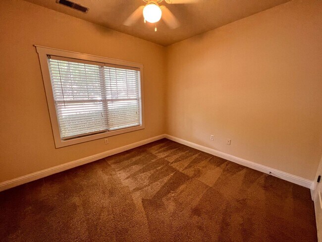 Foto del edificio - 4 Bedroom House in The Retreat  1/2 OFF SE...