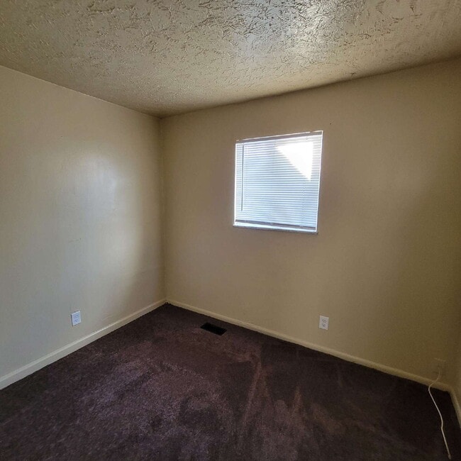 Foto del edificio - 4 Bedroom House!