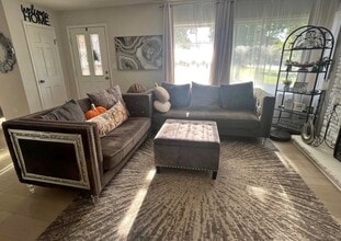 Building Photo - 3407 N Ozark Ave