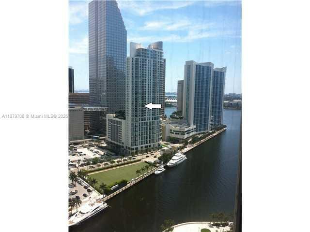 Foto del edificio - 300 S Biscayne Blvd