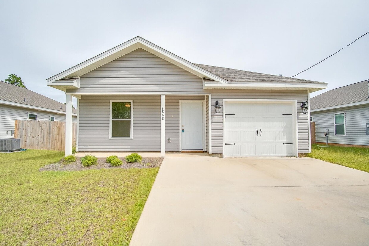 Primary Photo - Modern Comfort Meets Style – Spacious 3-Be...