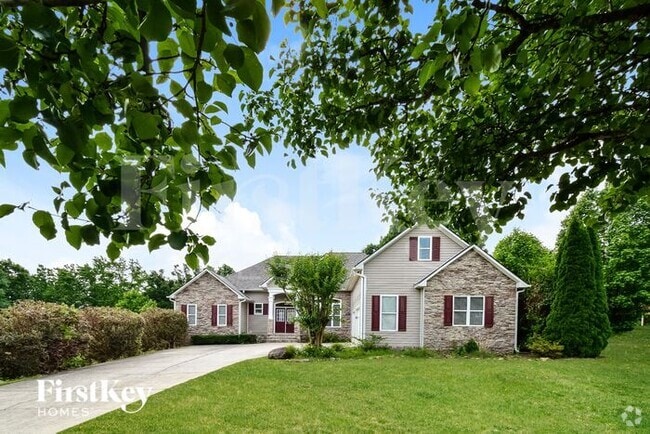 Building Photo - 33 Roberson Dr