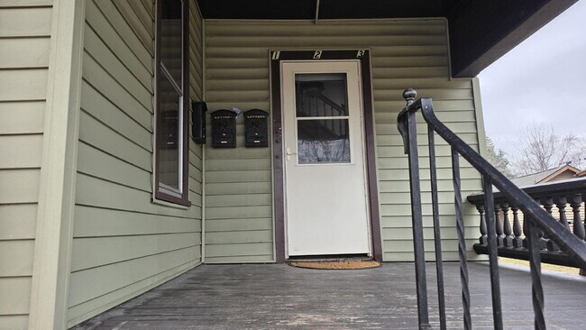 Foto del edificio - Updated Historic Gem in Prime Appleton Location