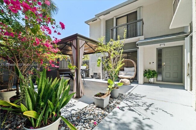 Foto del edificio - 3627 Cocoplum Cir