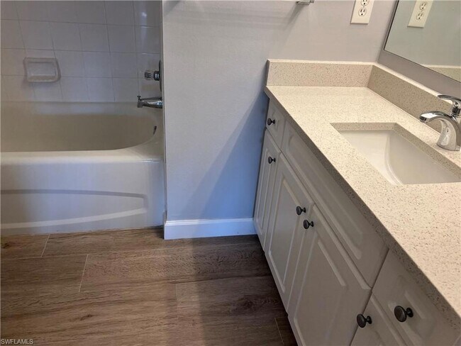 Foto del edificio - 1205 Wildwood Lakes Blvd