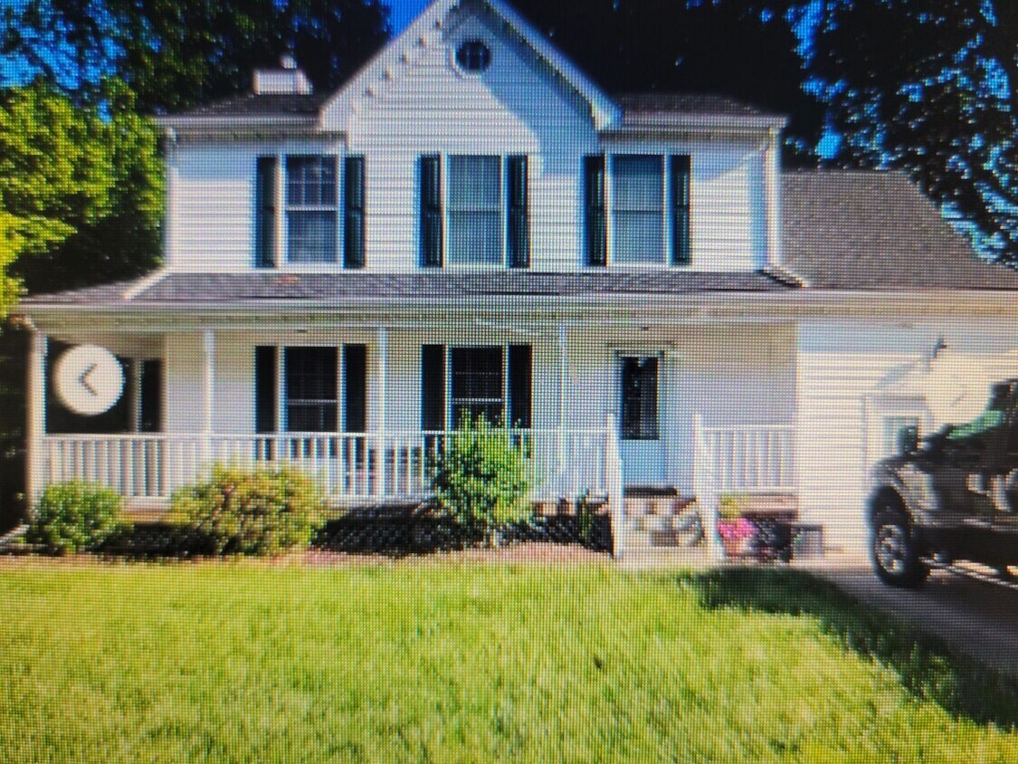 Foto principal - 4 bedroom 2.5 baths in Kempsville