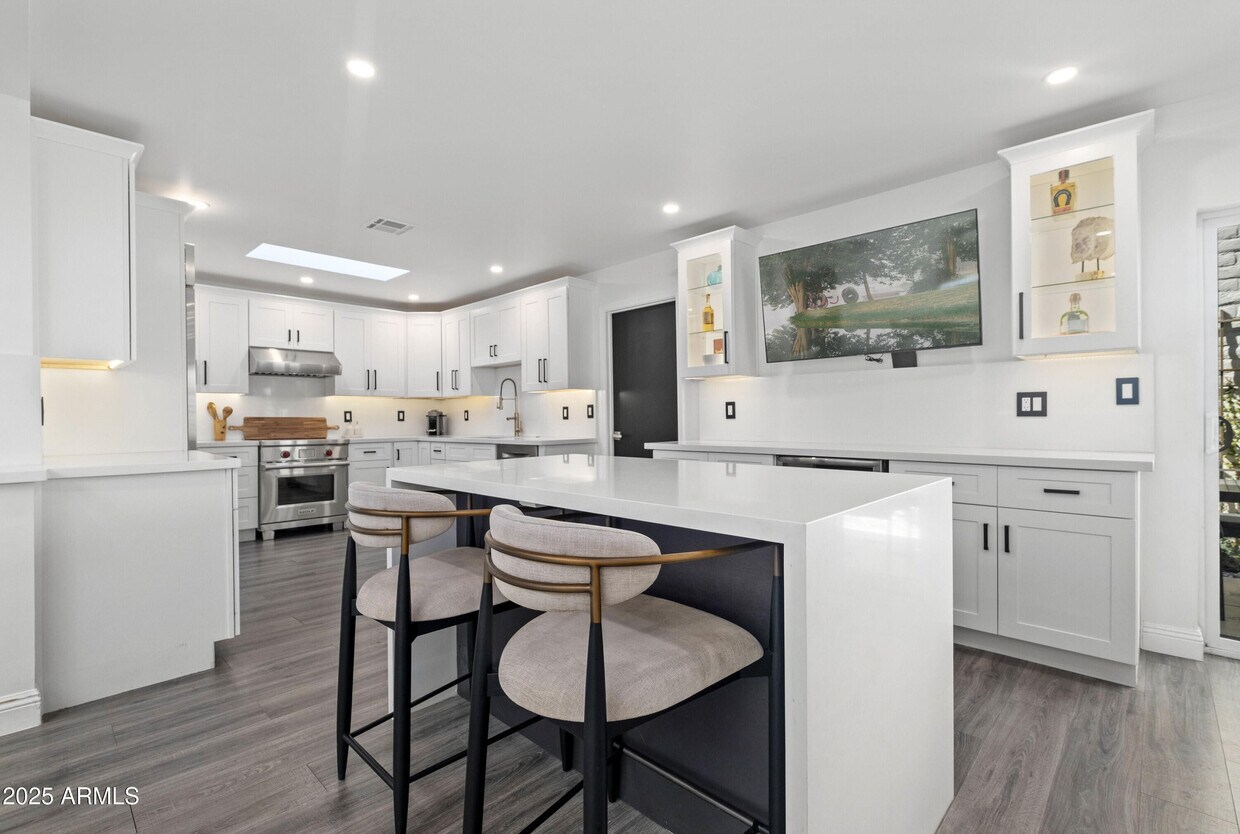 Foto principal - 7322 E Sierra Vista Dr