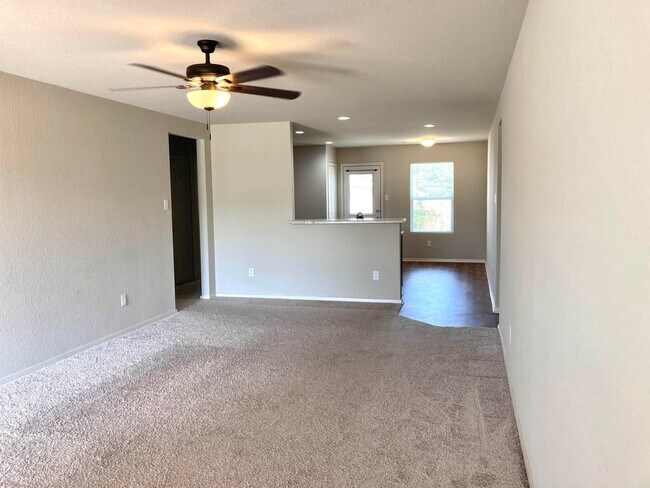 Building Photo - Contact Peggy at 501-676-1758 or Heather a...