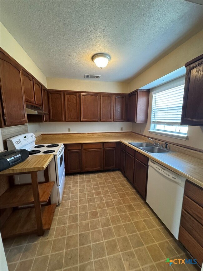 Foto del edificio - 205 Wingate Ct